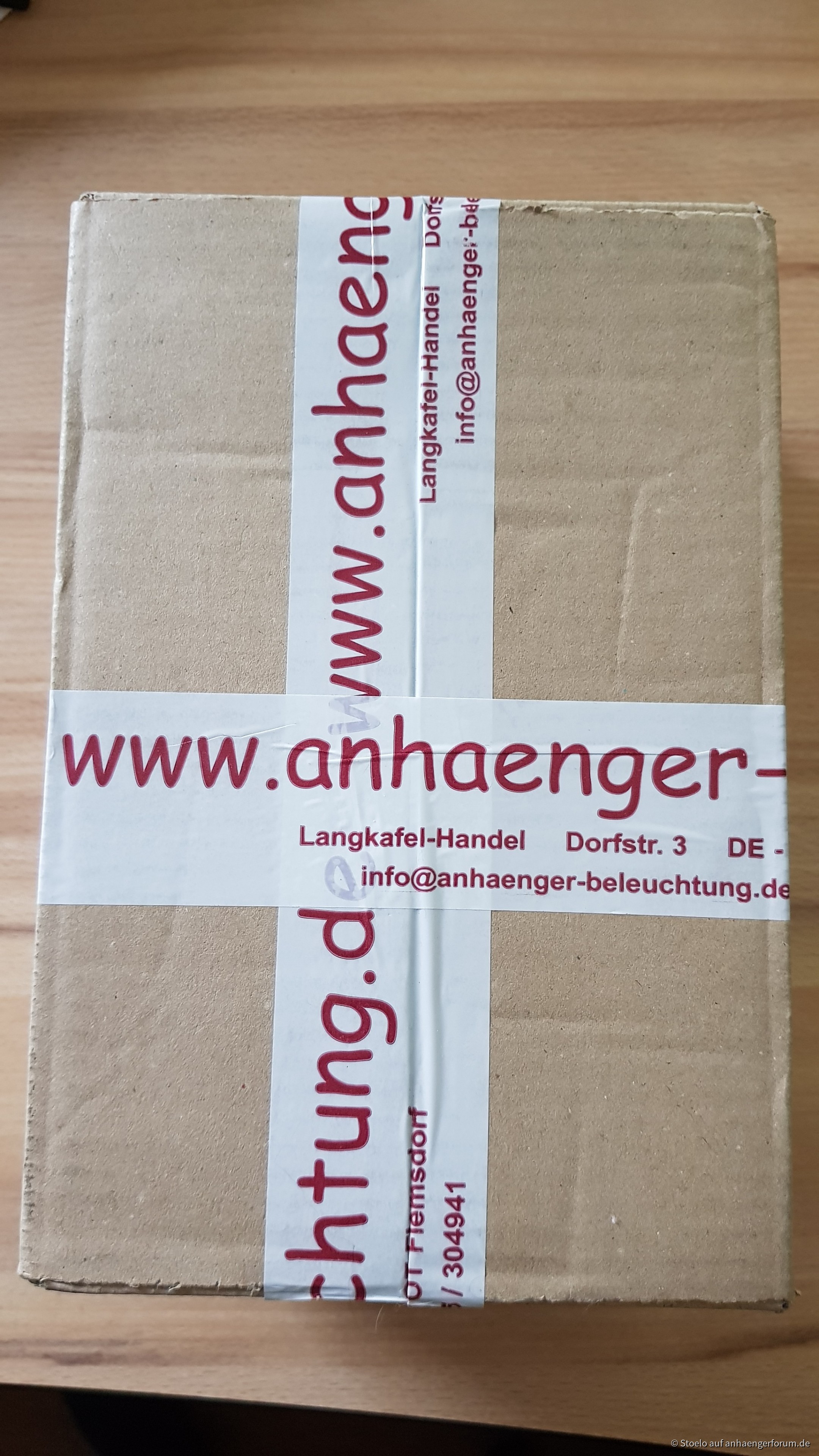 Paket bekommen vom fleißigen Postboten