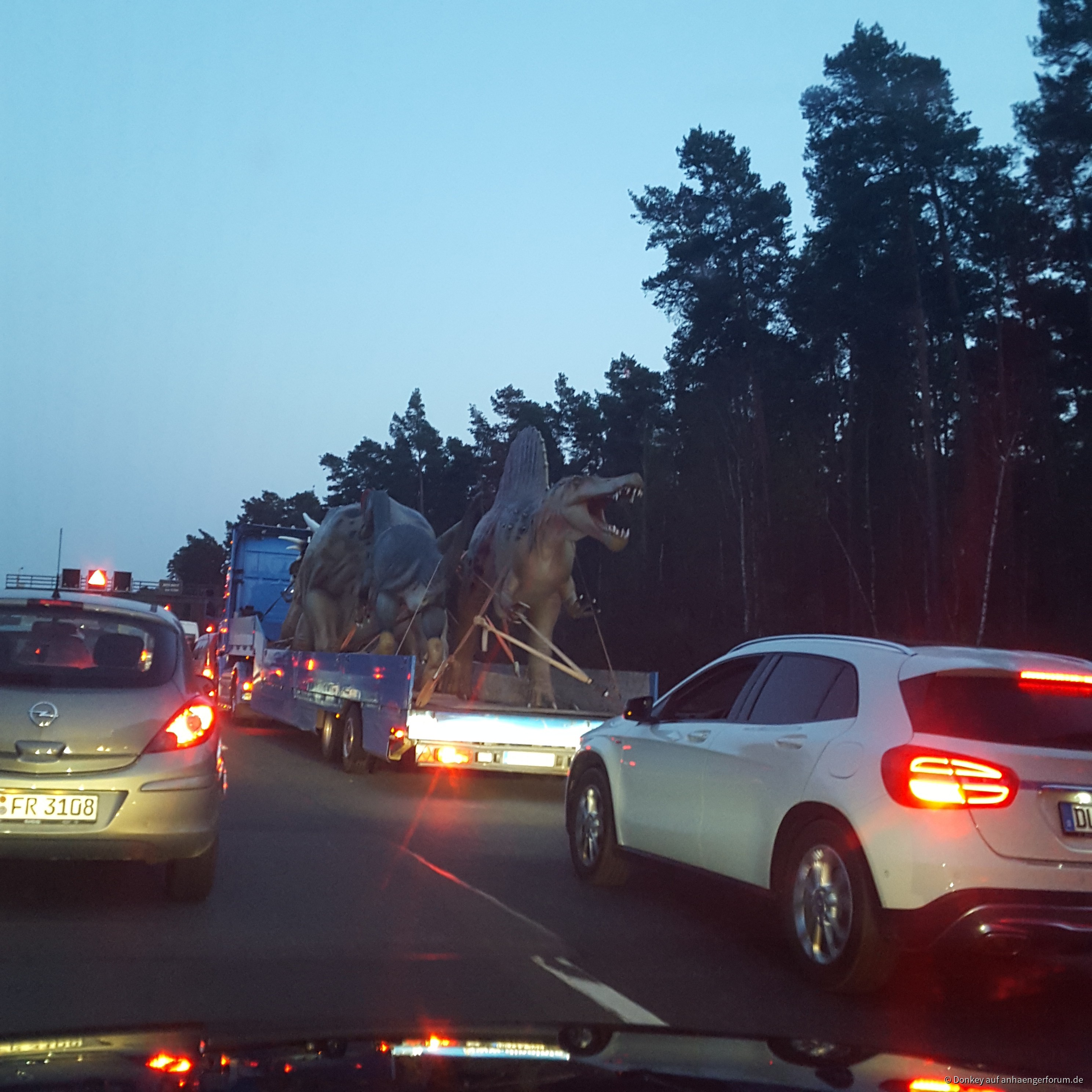 Dinos Verursachen Verkehrschaos