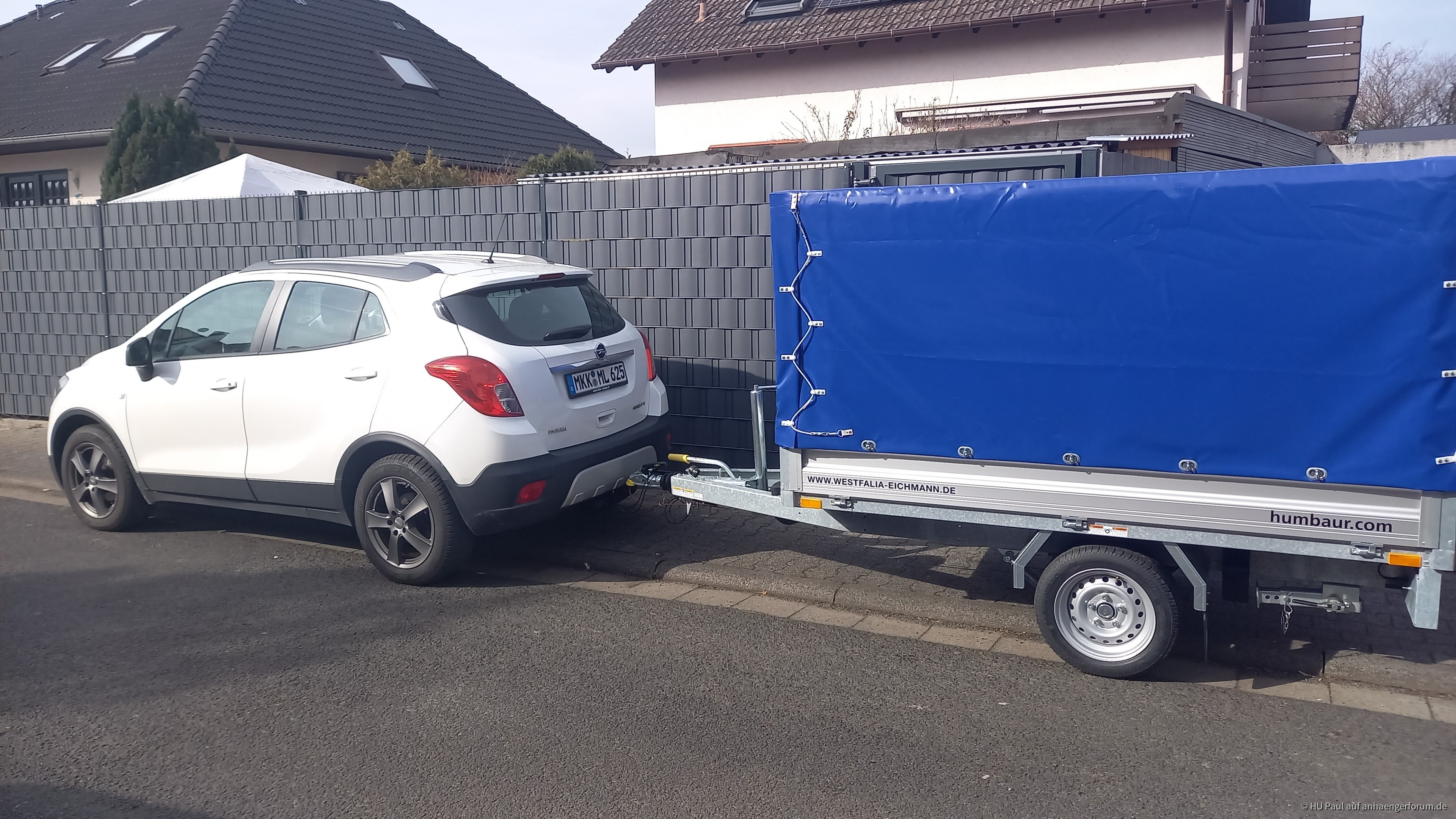 Mokka mit dem Humbaur Planenhochlader