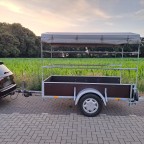 Hier sieht man wie hoch der Anhänger ist im Vergleich zum Passat B8.