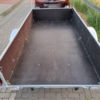 Die Platte und die Bordwände etwas näher. Hier sind viele Schrauben drin.