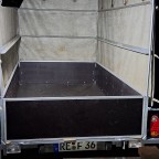Die neue Heckklappe ist mit Bordwandprofilen angepasst.