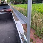 Besonderheit: L-Profile 80 cm über dem Boden am Spriegel.