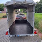So optimiert man bei Leerfahrten den Luftwiderstand, wenn die Plane konstruktiv den Spriegel hält.